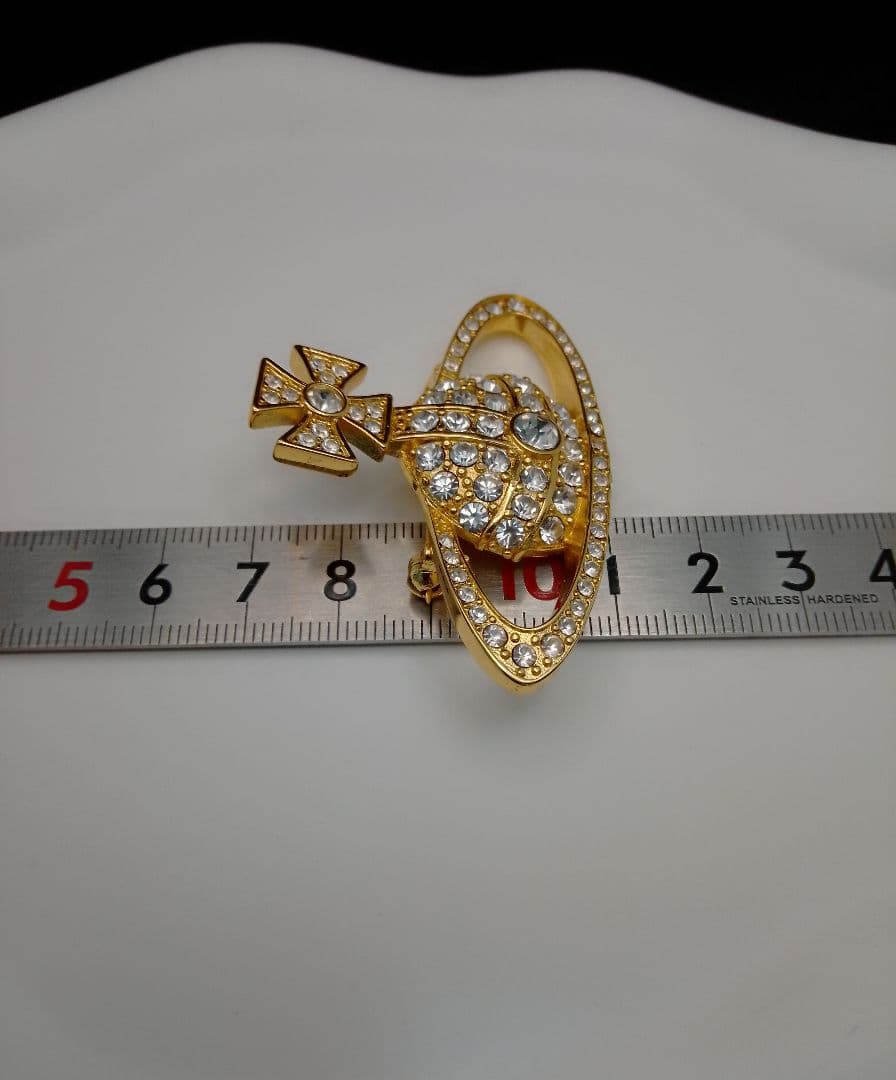 ヴィヴィアン　オーブ　ブローチ