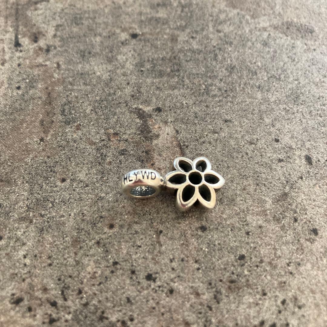 ロゼット ペンダント：Good Art HLYWD