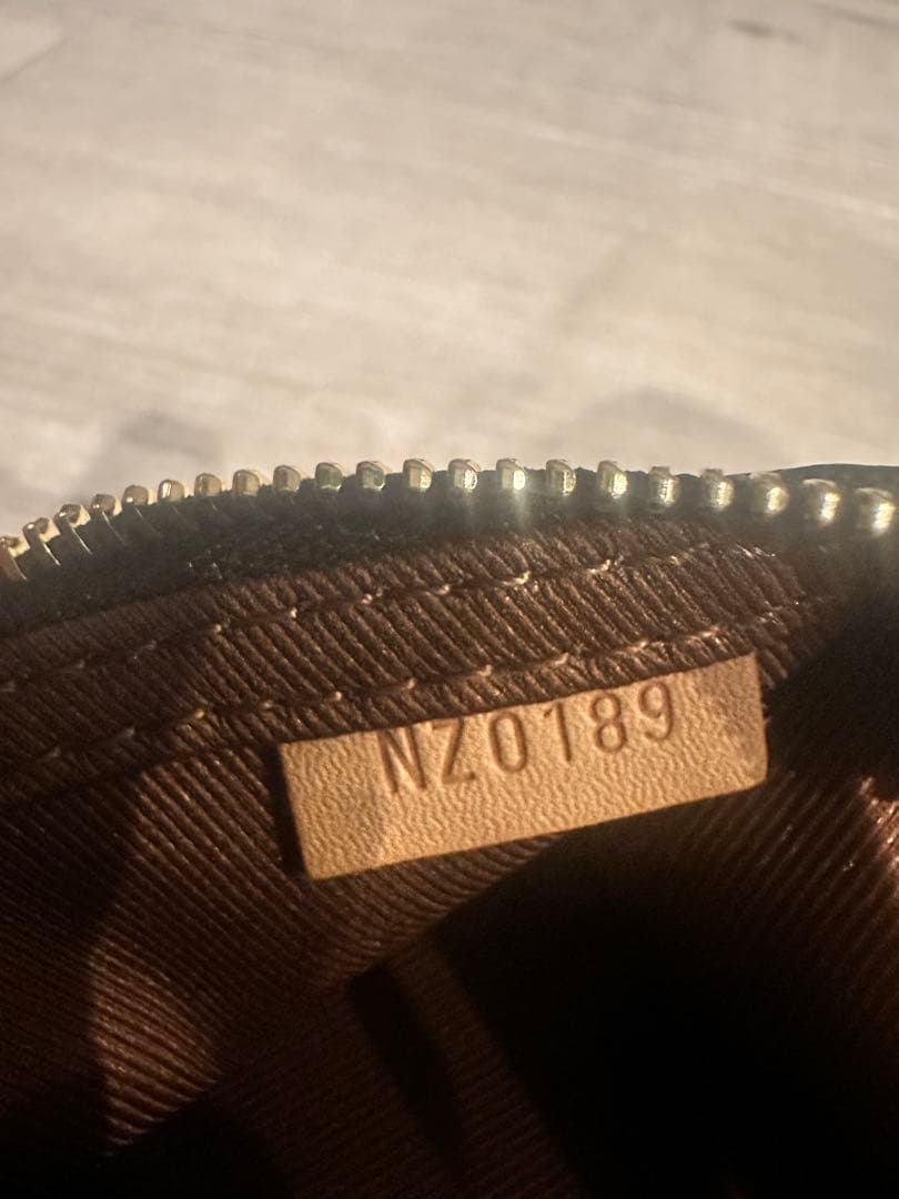 LOUIS VUITTON モノグラム ミニポーチ