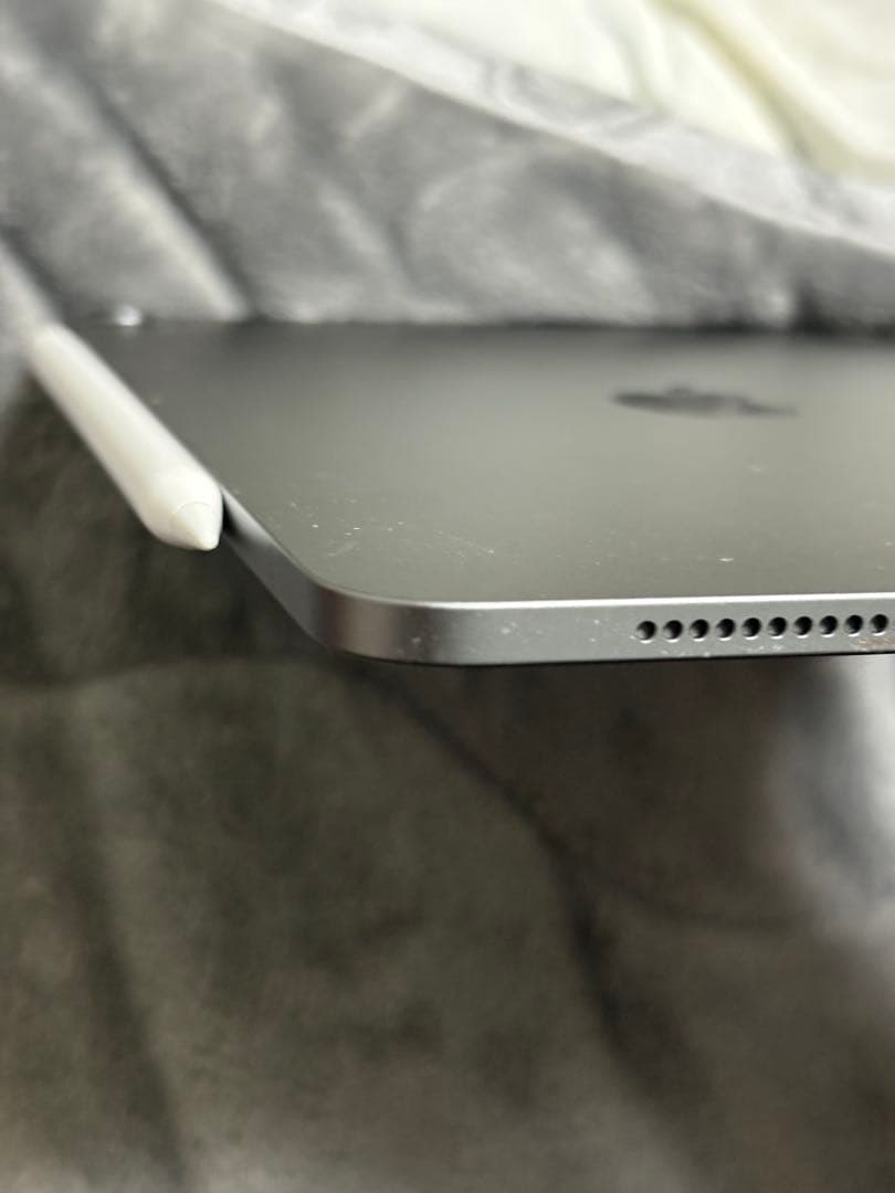 Apple iPad Air (第5世代) スペースグレー本体