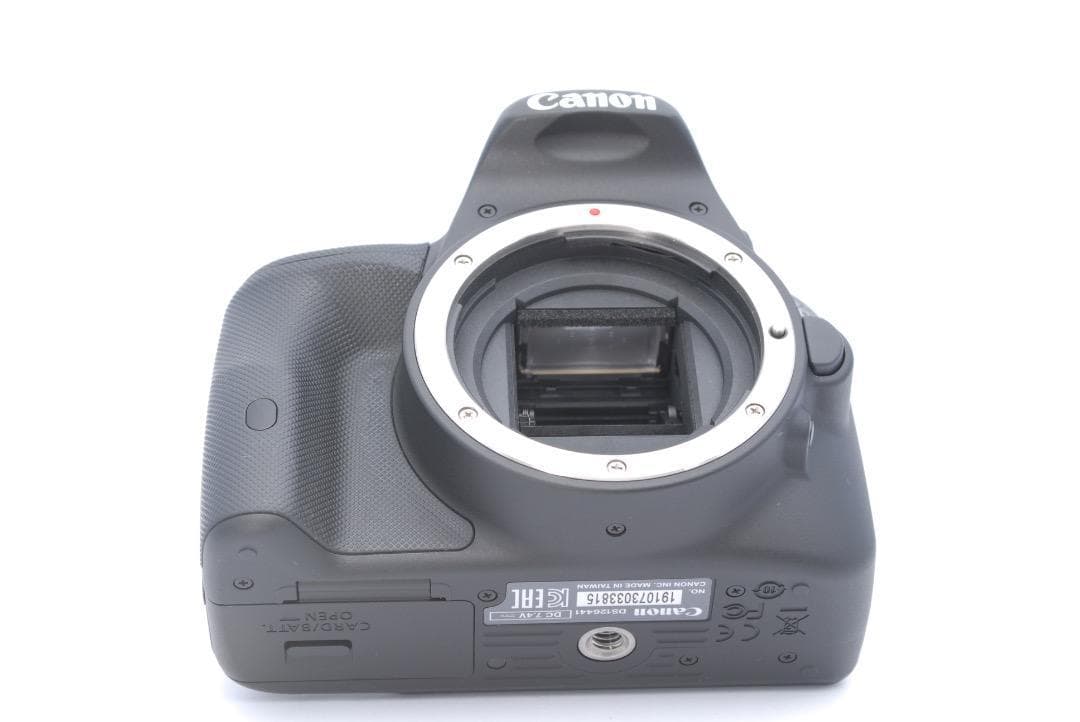 大人気軽量モデル　Canon Kiss X７デジタル一眼レフカメラWレンズキット