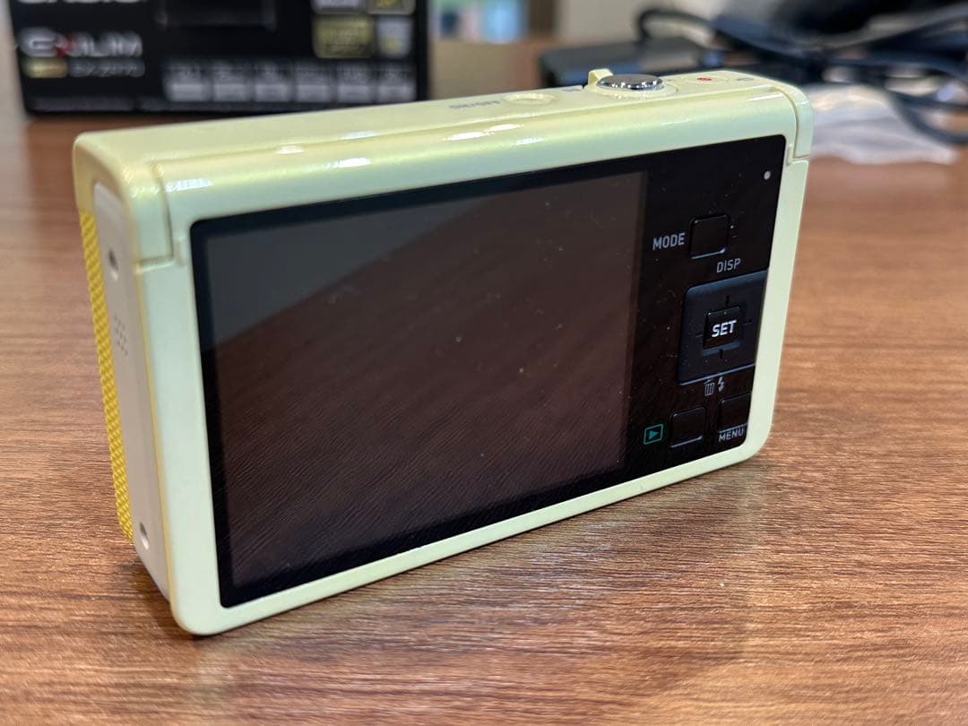 美品 CASIO EXILIM デジカメ EX-ZR70 イエロー