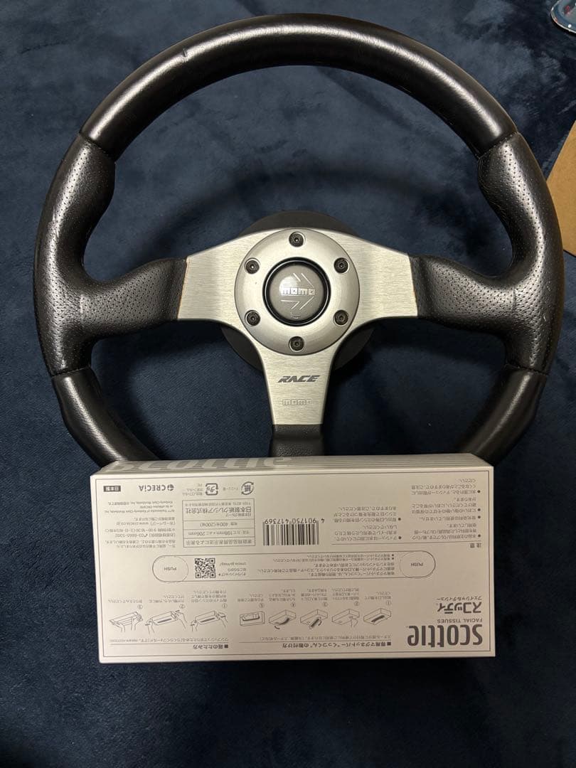 Momo ステアリング・ハンドル 直接取りに来れる方は1万円でお譲り致します