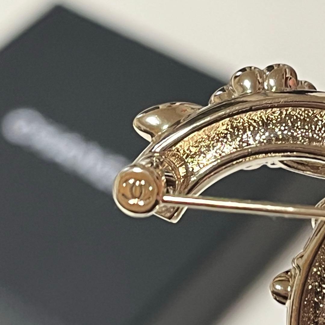 CHANEL ゴールド ロゴブローチ 専用ボックス付き