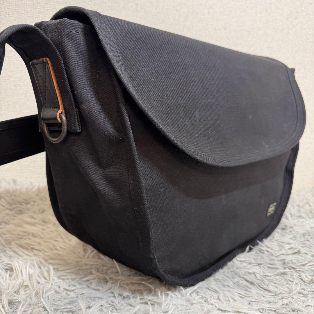 美品 ポーター ステイン メッセンジャーバッグ ショルダーバッグ A4 黒