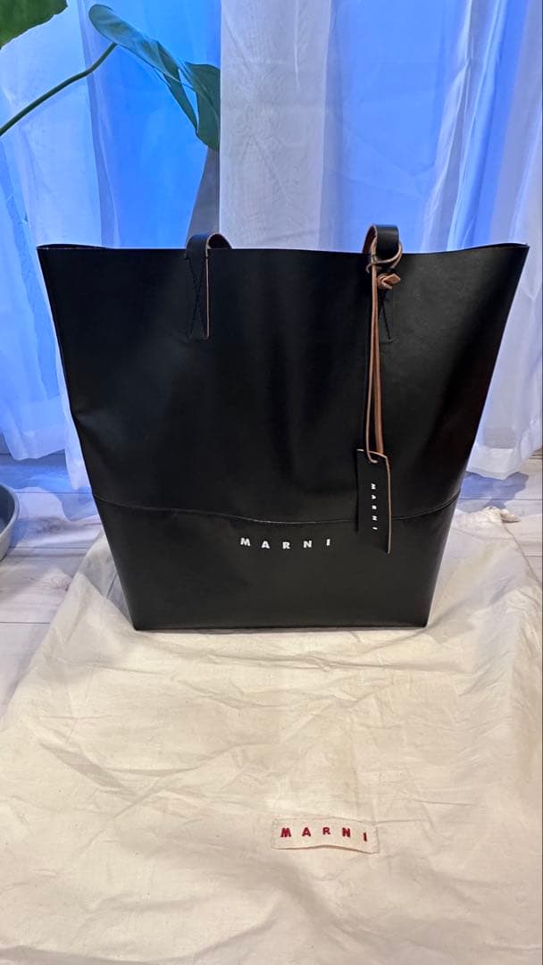 MARNI マルニ ブラック トートバッグ SHMQ0037A1 P5769