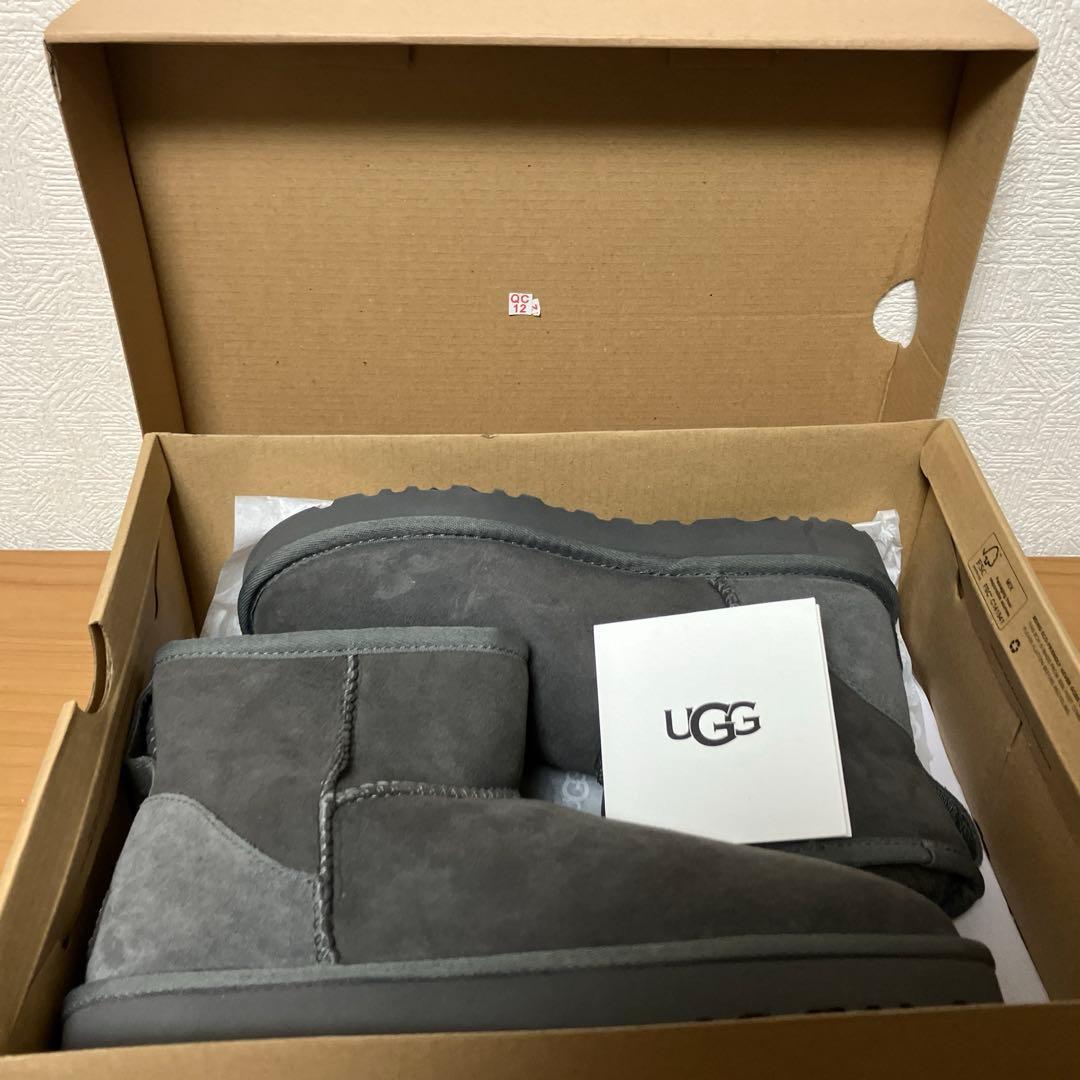 最終値下げ❗️新品未使用　UGG ムートンブーツ　グレー