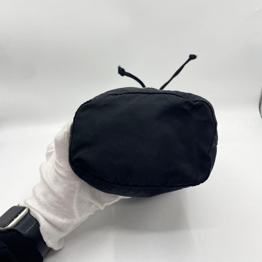 美品　プラダ　三角ロゴ　ポーチ　巾着　ブラック　ナイロン