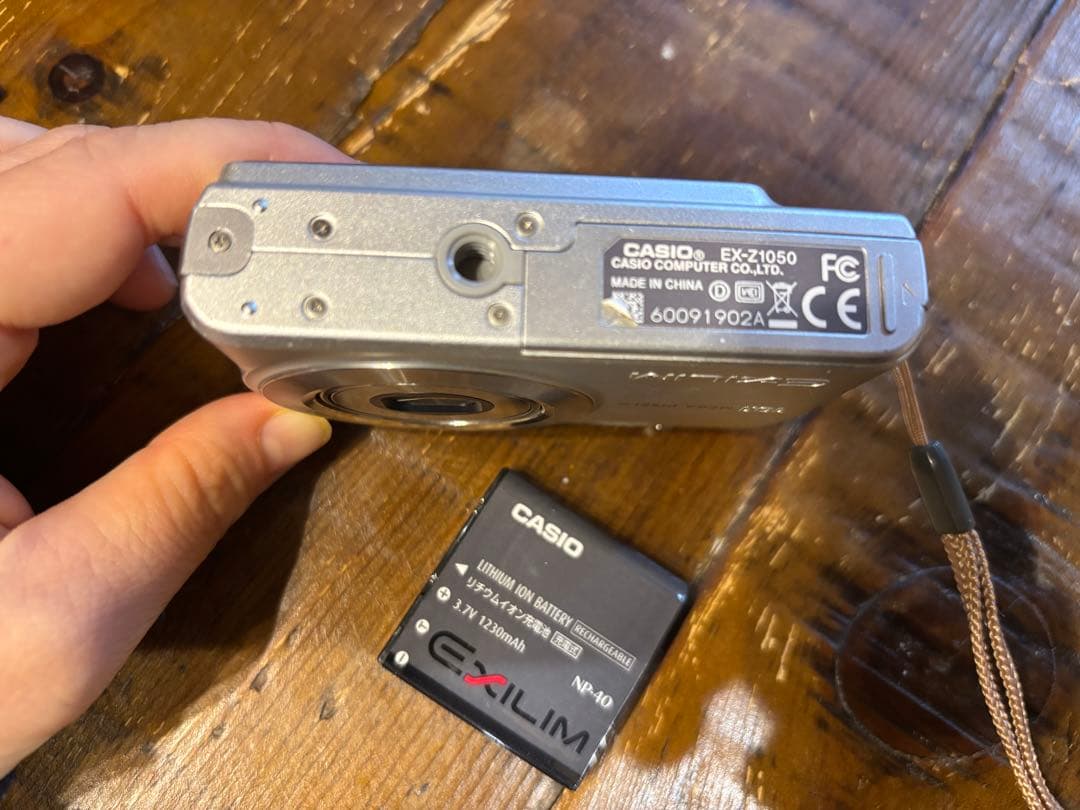 CASIO EXILIM EX-Z1050 デジタルカメラ