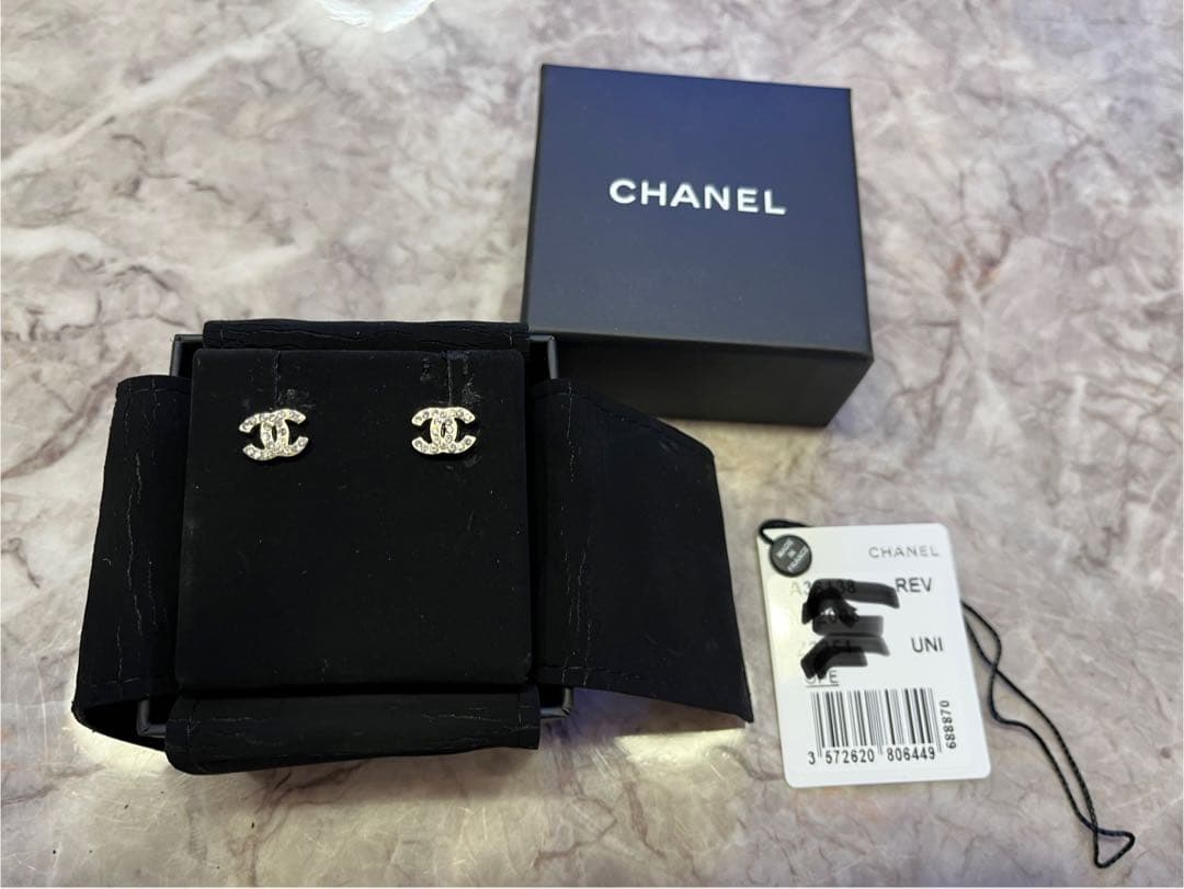 シャネル　CCロゴ　ピアス　ミニサイズ　美品