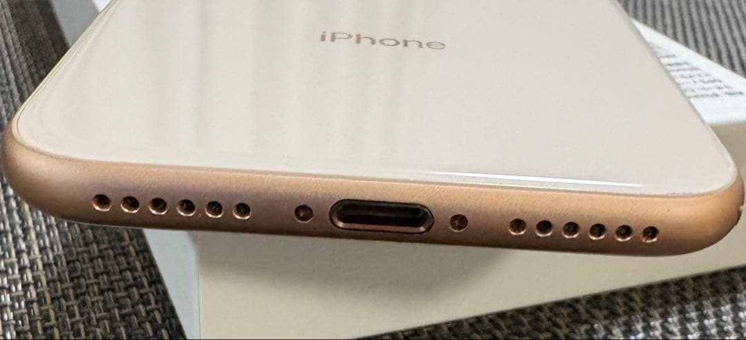 【美品】Apple iPhone 8 64GB バッテリー81%