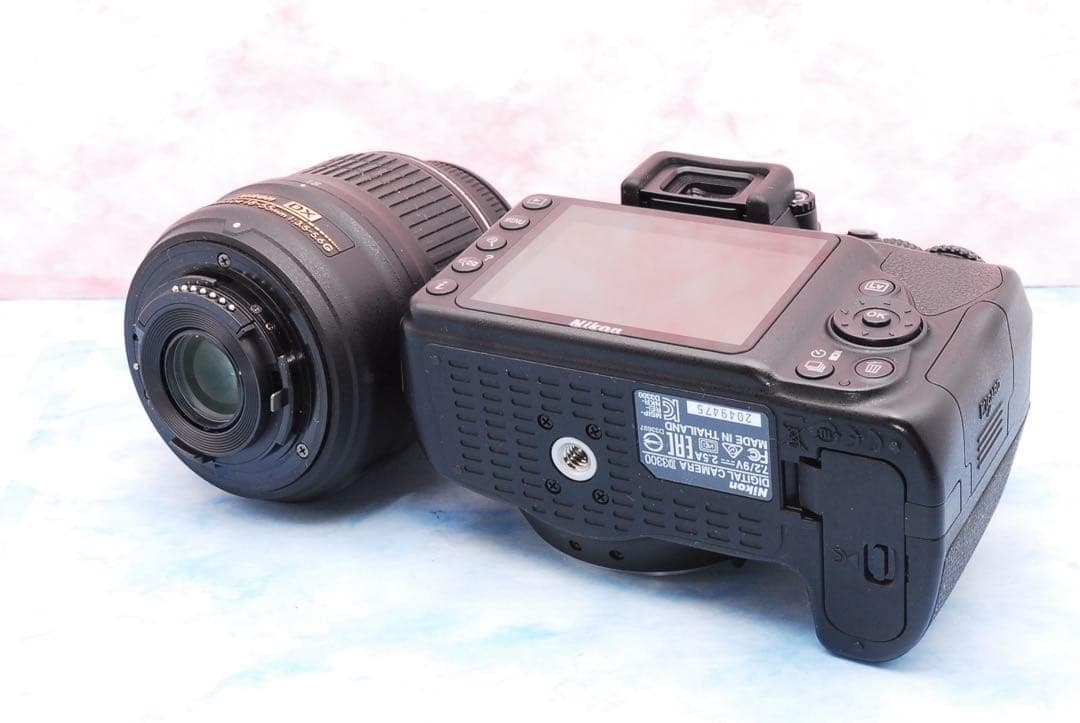 ニコン D3300☆一眼レフカメラ☆バッグ付☆美品＆S数少☆初心者向け