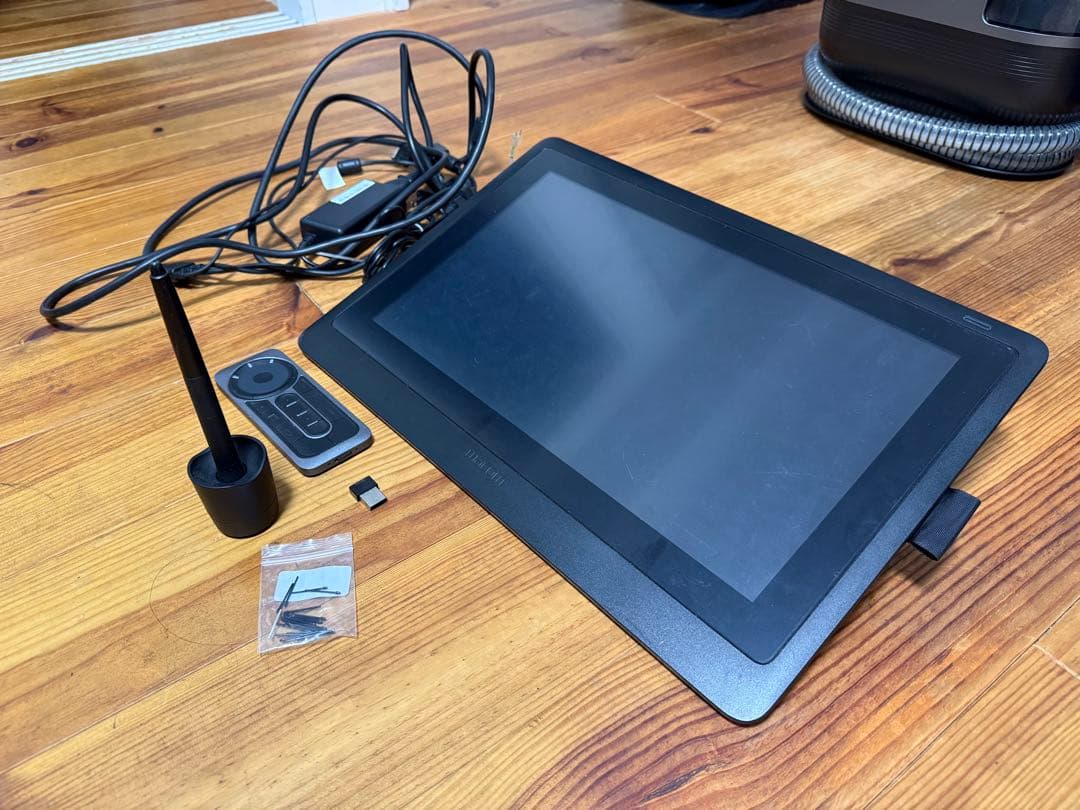 Wacom Cintiq16　専用スタンドとリモコン付き