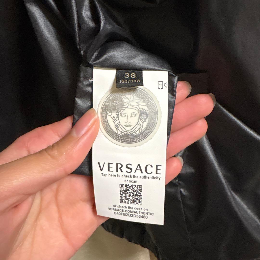 VERSACE ブラック ダウンジャケット 38