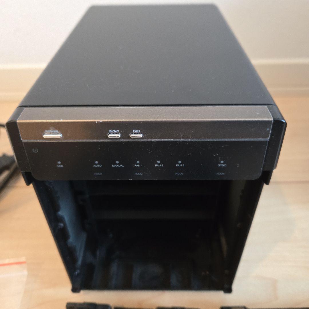 HDD/SSDケース 4ベイ USB3.1 (Gen2) LGB-4BNHUC