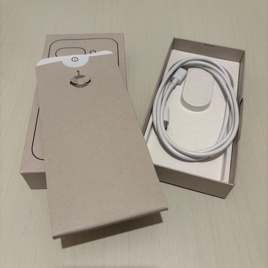 美品 Google Pixel 9a Porcelain ポーセリン