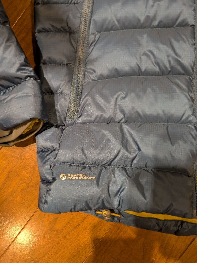 Rab ダウンジャケット M 青/黄色