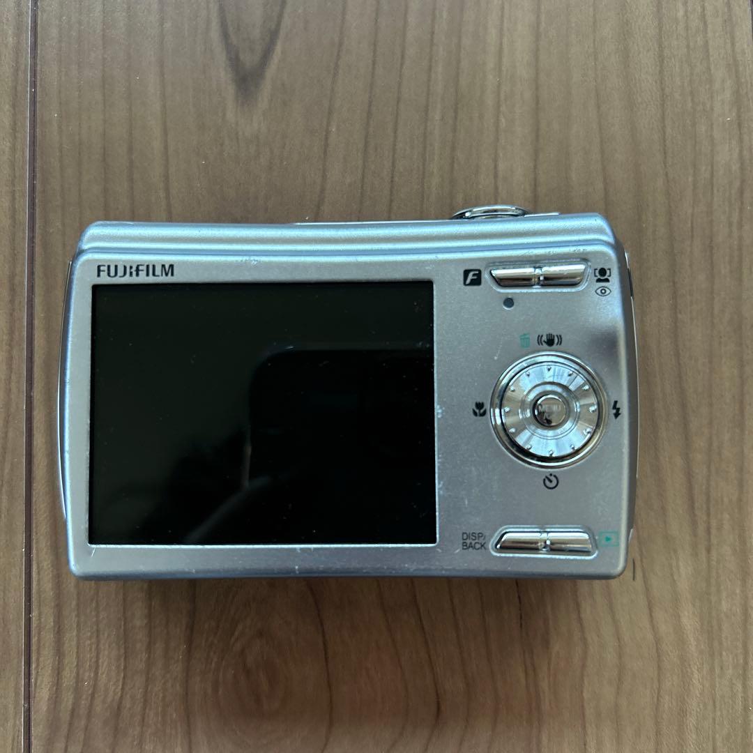 Fujifilm FinePix F100 コンパクトデジタルカメラ