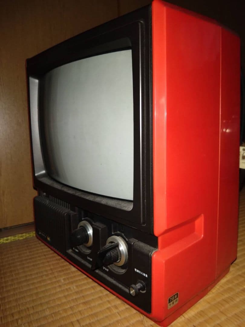 ブラウン管テレビ　赤