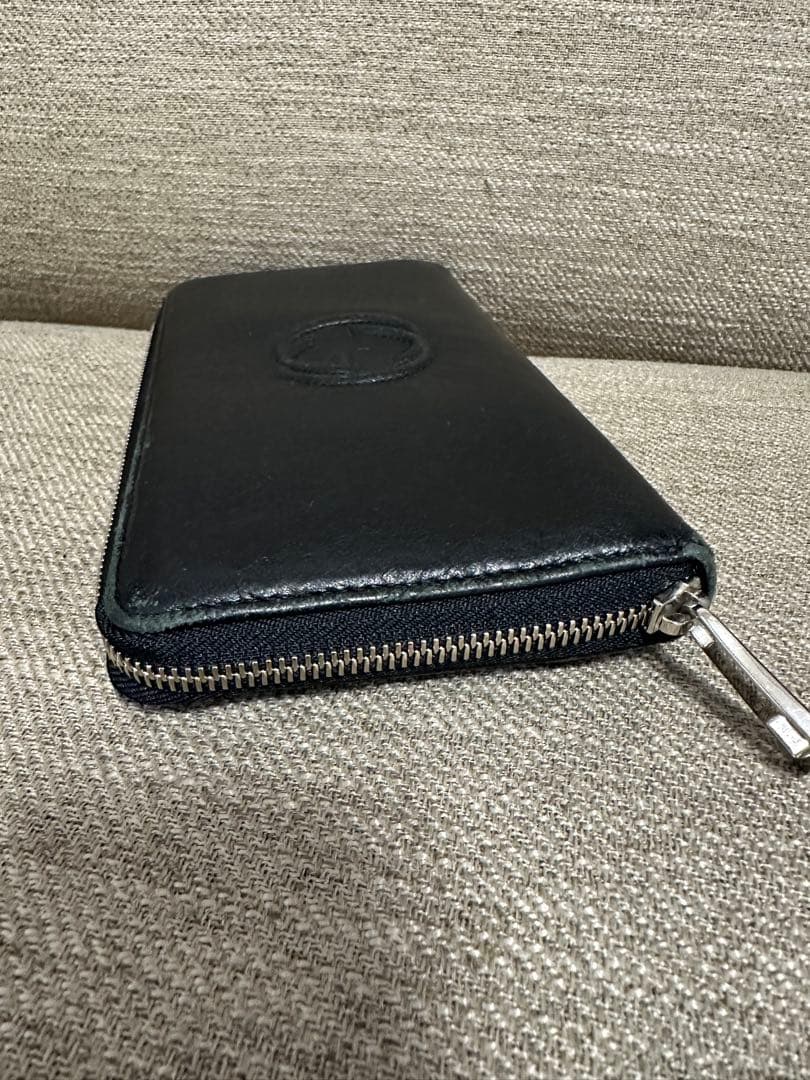 GUCCI ブラックレザー 長財布 ロゴ入り