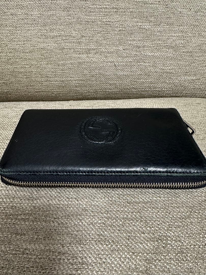 GUCCI ブラックレザー 長財布 ロゴ入り