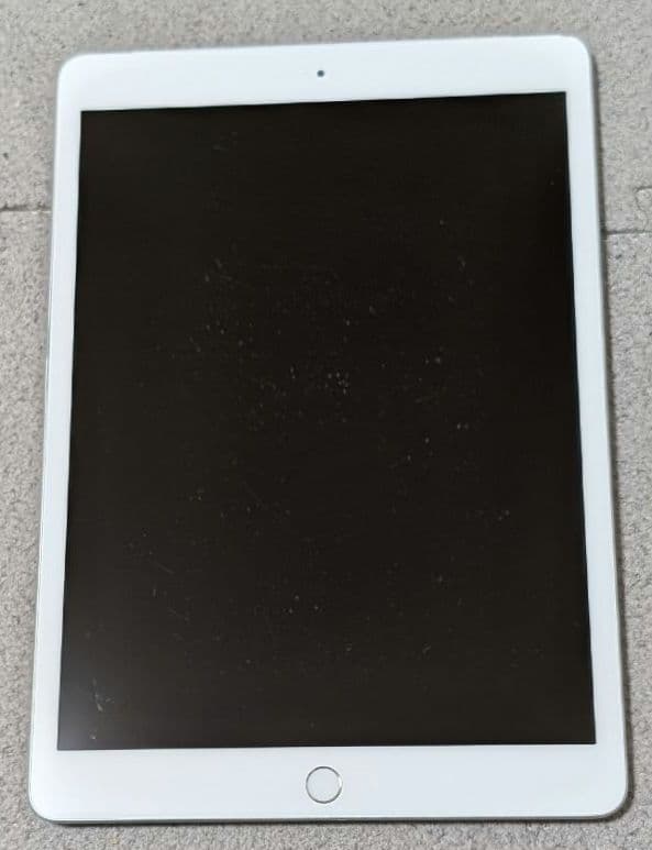 iPad第7世代 32GB シルバーSIMフリーモデル