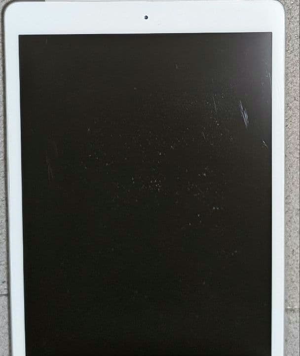 iPad第7世代 32GB シルバーSIMフリーモデル