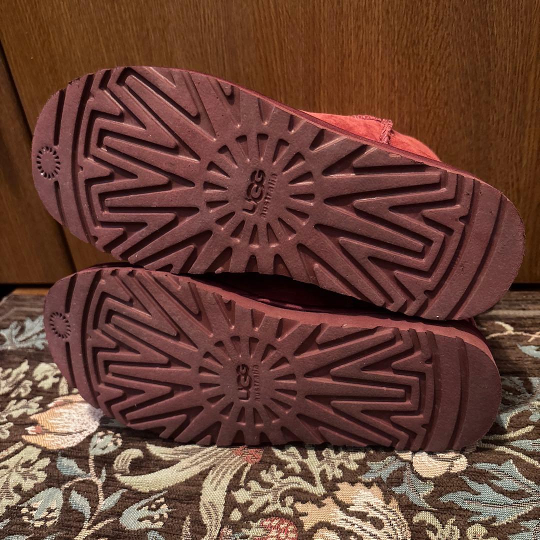 【美品】UGG スワロフスキー ムートンブーツ ワインレッド 推し色　赤