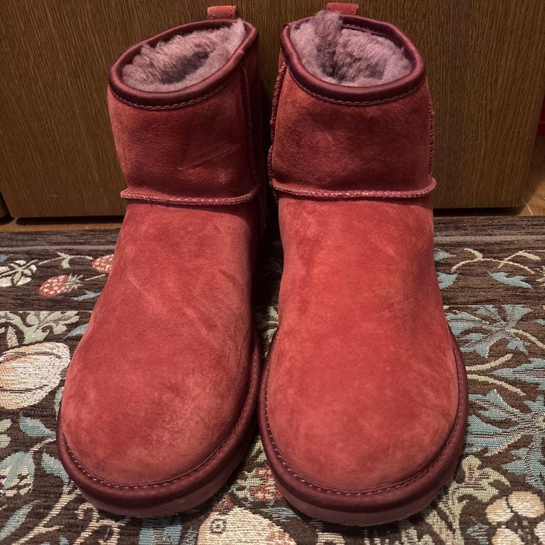 【美品】UGG スワロフスキー ムートンブーツ ワインレッド 推し色　赤