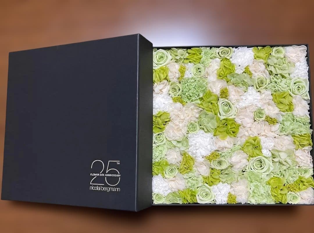 ニコライ・バーグマン 25周年記念 ボックスアレンジメント