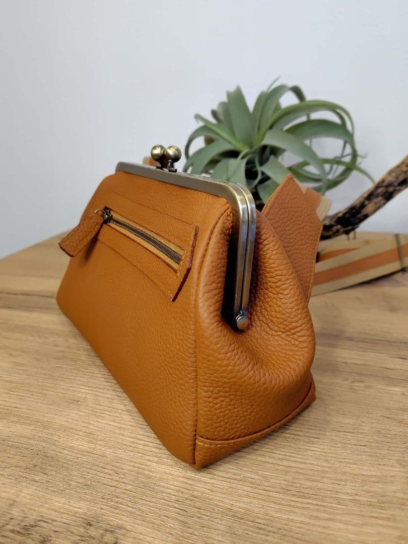 か*☆様 牛革がま口ボディーバッグ　ハンドメイド高級牛革仕様