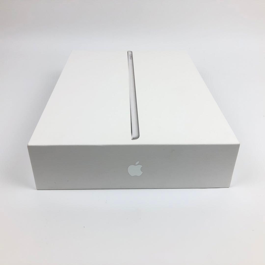 【極美品】 iPad 第8世代 32GB シルバー