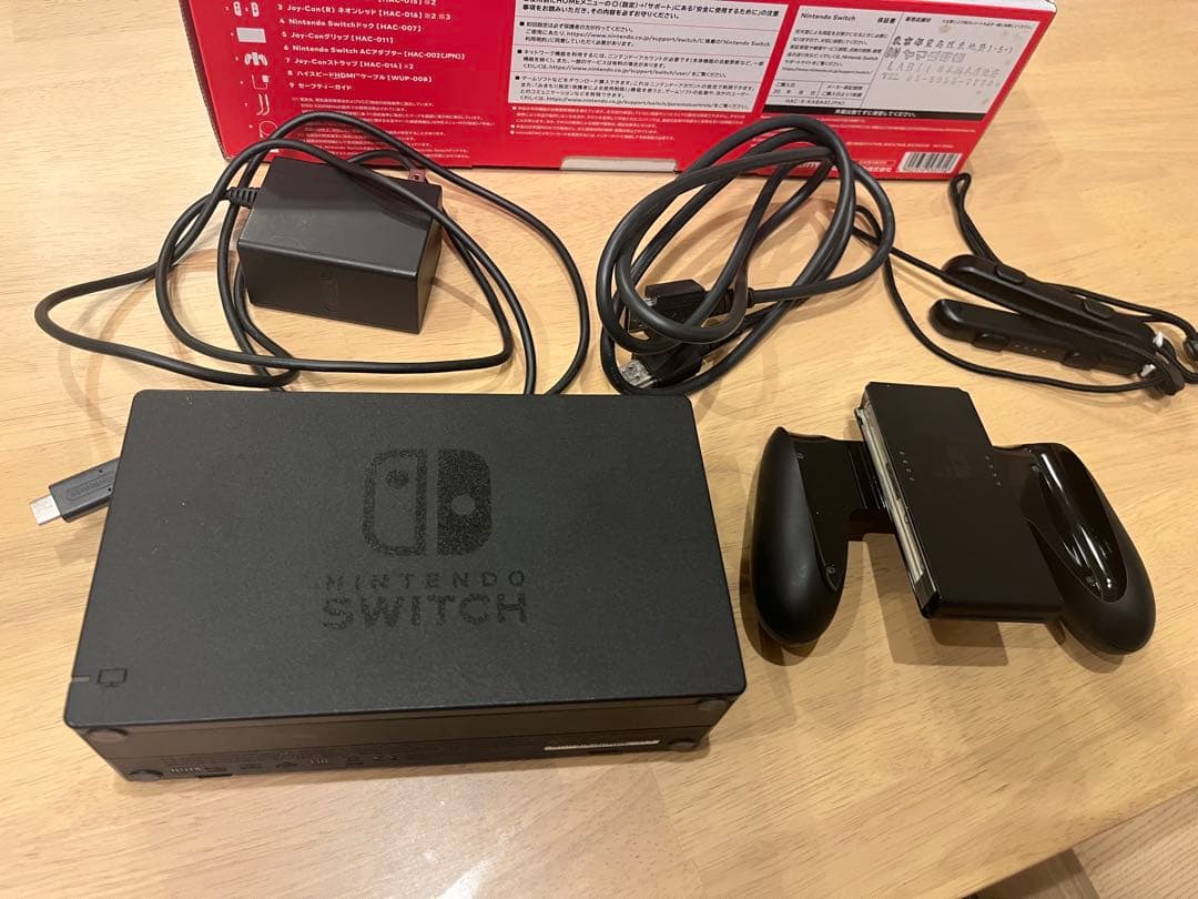【美品】Nintendo Switch ネオンブルー/ネオンレッド 本体