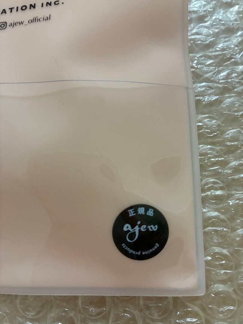 ajew エジュー　iPhone14.16e共通対応　ベージュ　エナメル素材