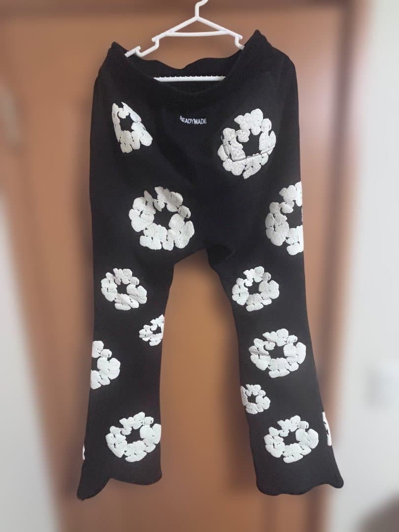 デニムティアーズ　黒　フレアパンツ