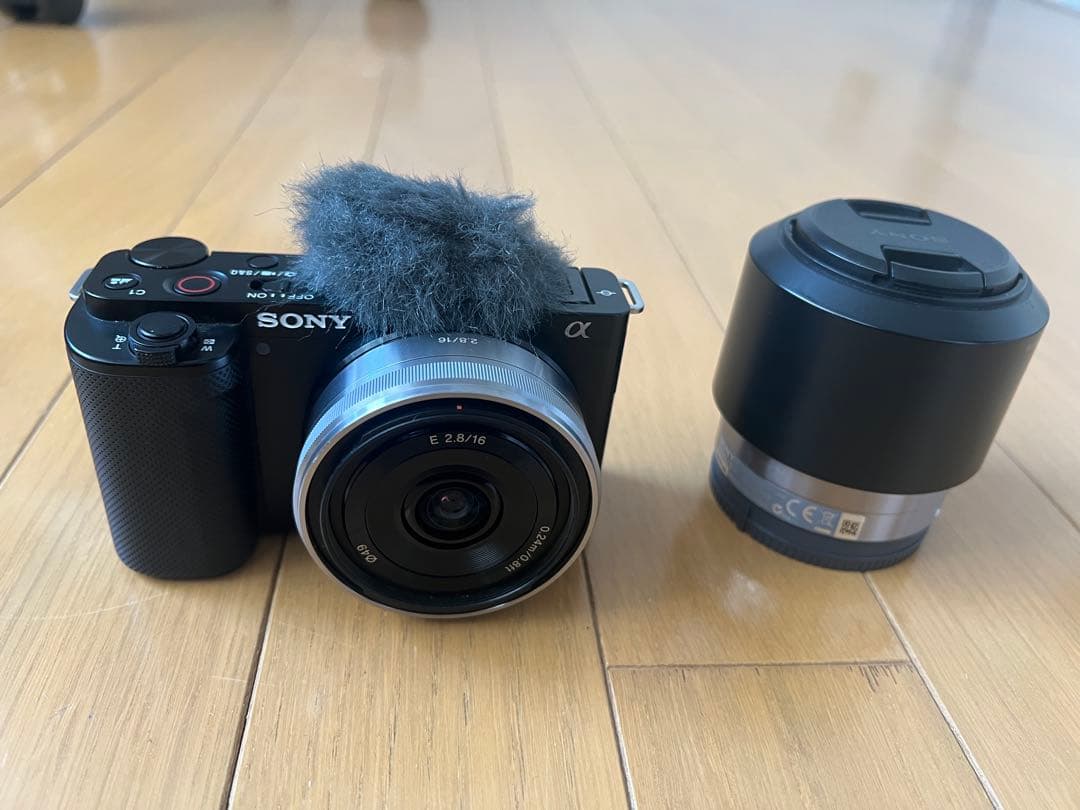 【カメラ+レンズ2点セット】SONY ZV-E10 本体 & 単焦点レンズ2点