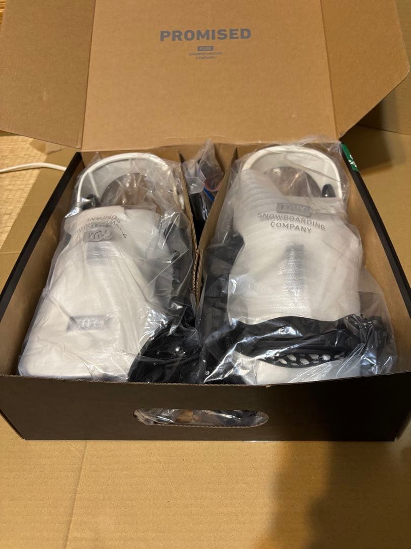 美品　25-26 FLUX CV OFF WHITE SIZE:M