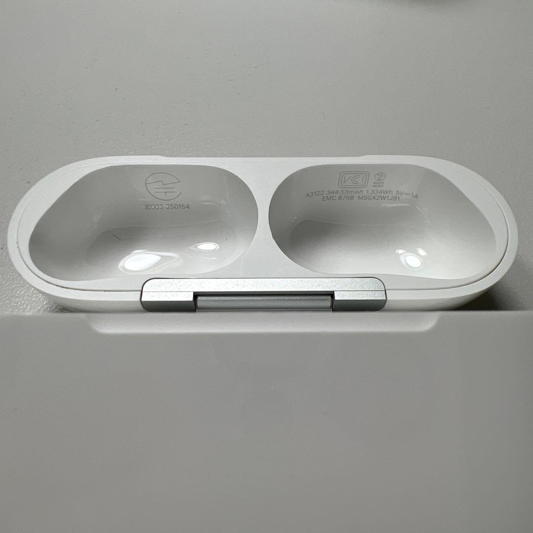 Apple AirPods Pro 第3世代 充電ケース A3122 56