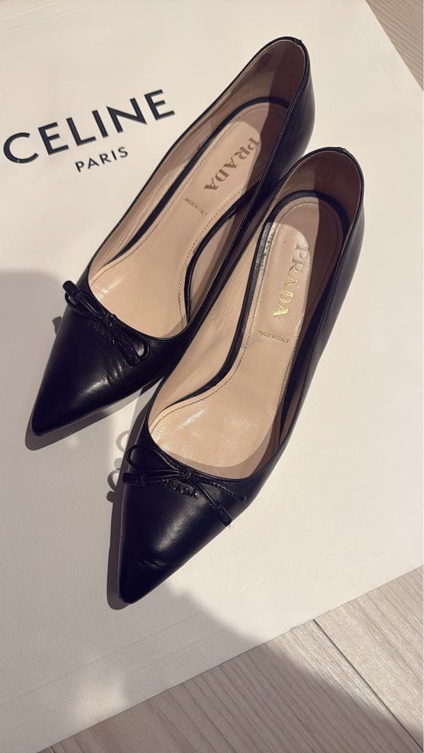 【PRADA】ブラック ポインテッドトゥ パンプス