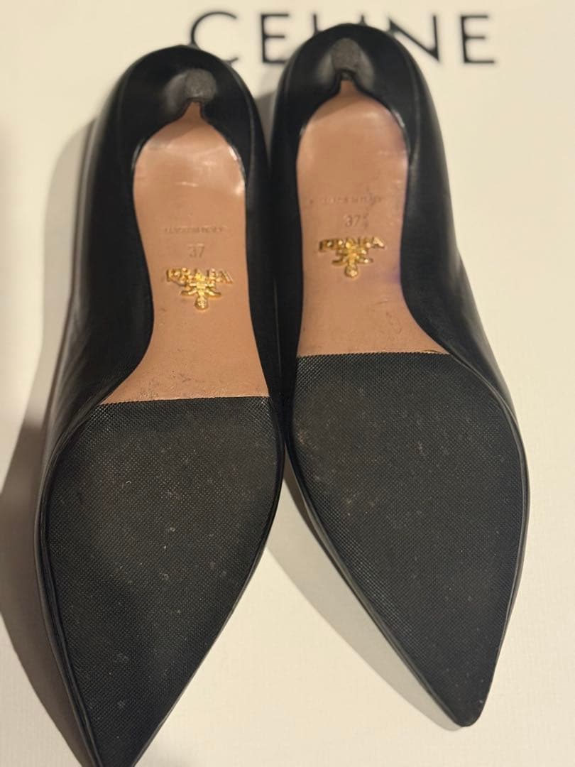 【PRADA】ブラック ポインテッドトゥ パンプス