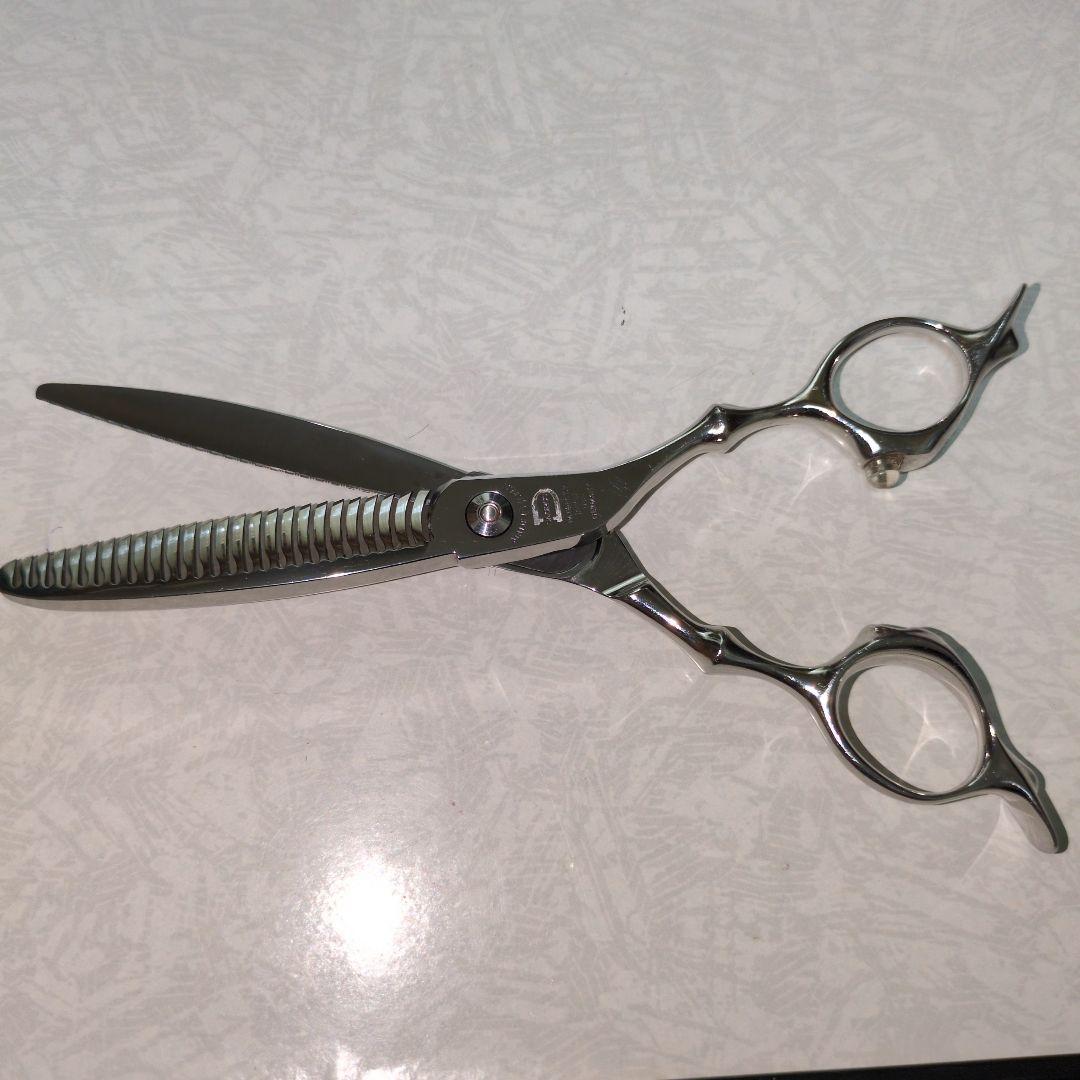 ✨美品✨トギノンダイナサウルスセニング70%6.1インチ