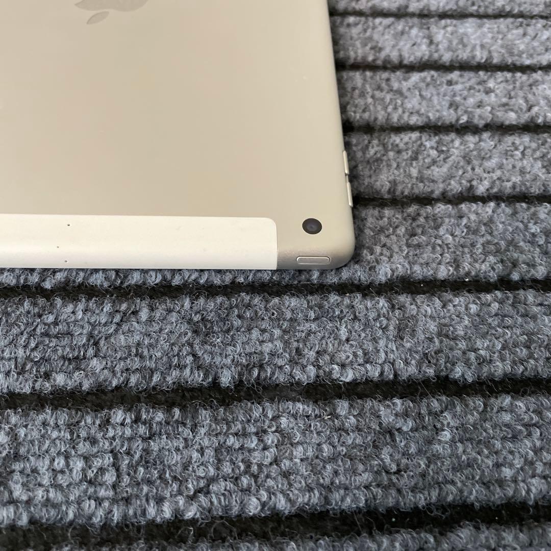 111 iPad 8世代 32GB SIMフリー シルバー