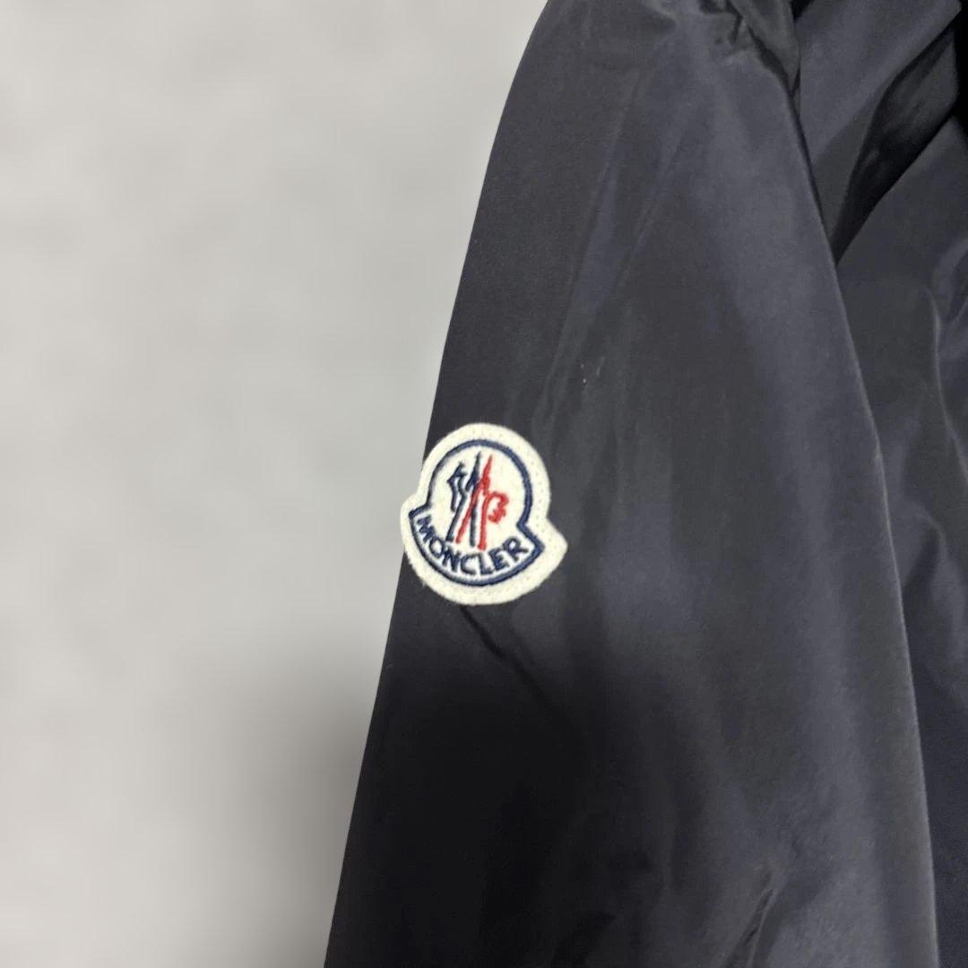 MONCLER ブラックナイロンジャケット フード付き