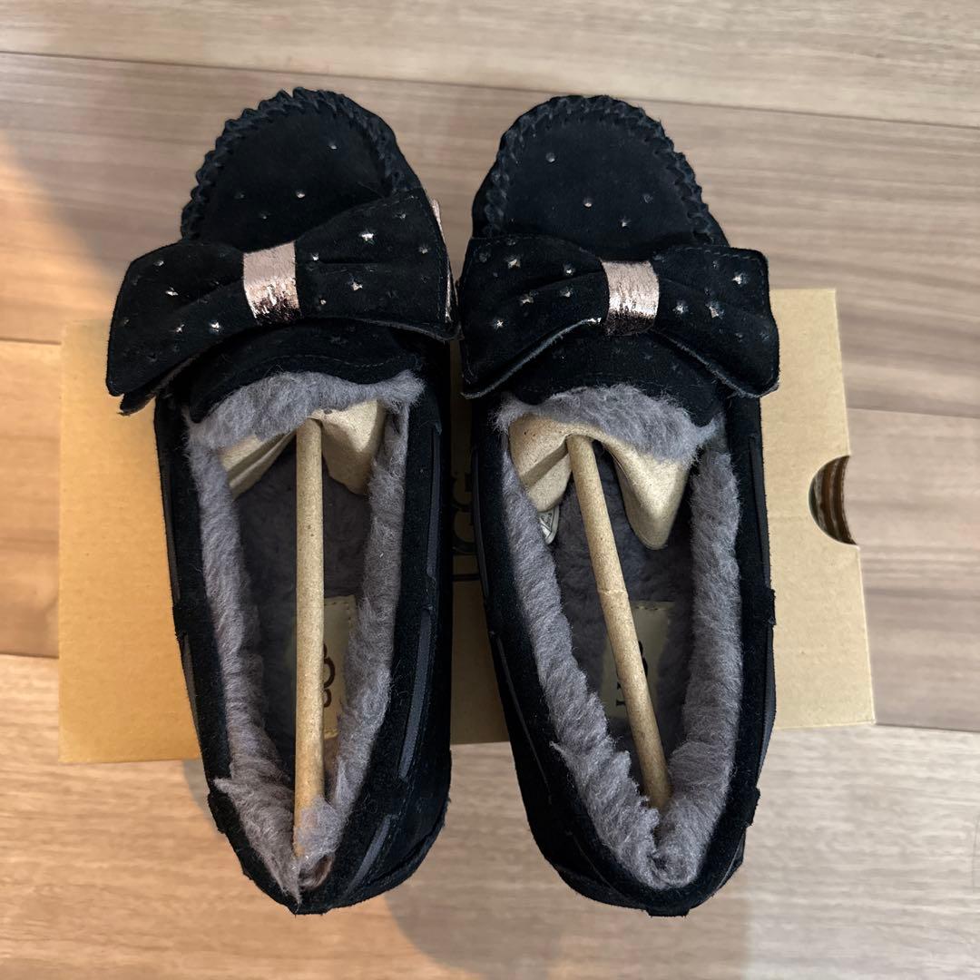 UGG ダコタスターガール ブラック リボン付き モカシン 24cm