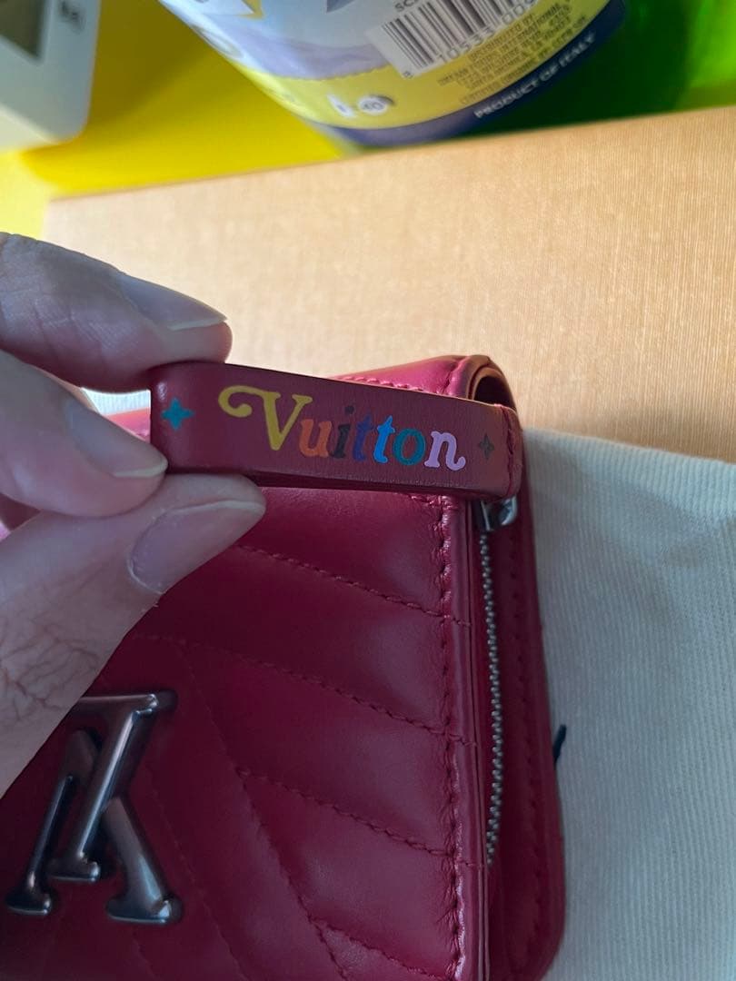 ゴ*ュ様 LOUIS VUITTON レッド 二つ折り財布