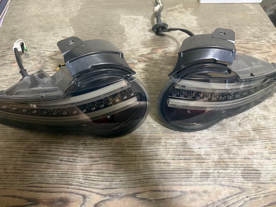 ヴァレンティジュエルLEDテールランプ　一文字テールランプ　ザ　リザード　セット