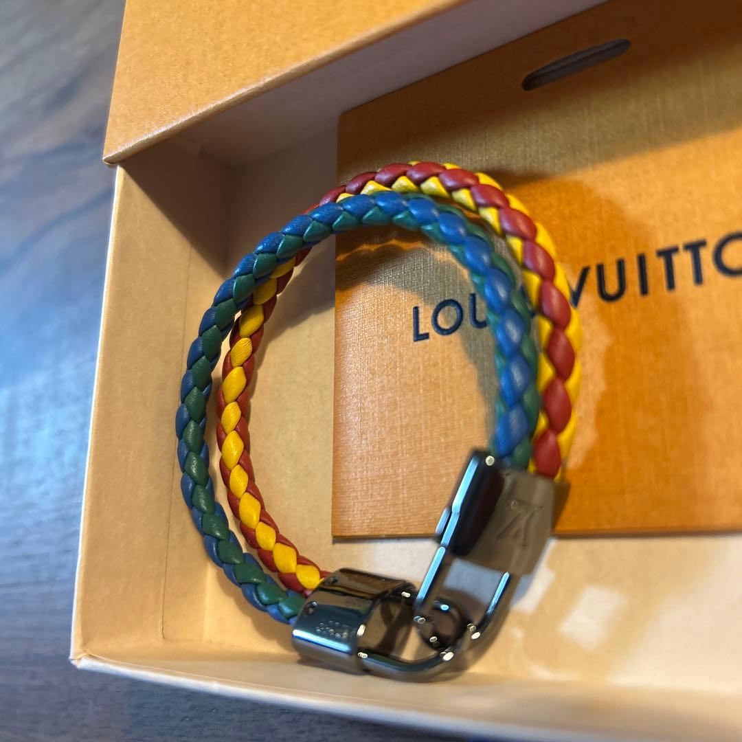 ルイ・ヴィトンのブレイドロックレザーブレスレット