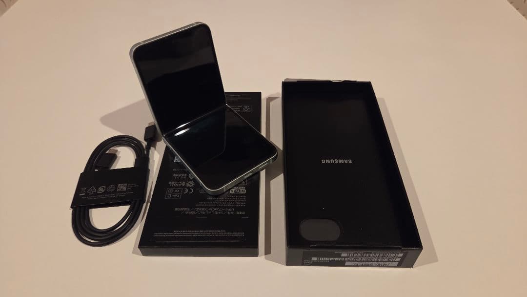Samsung Galaxy Z Flip6 ミント