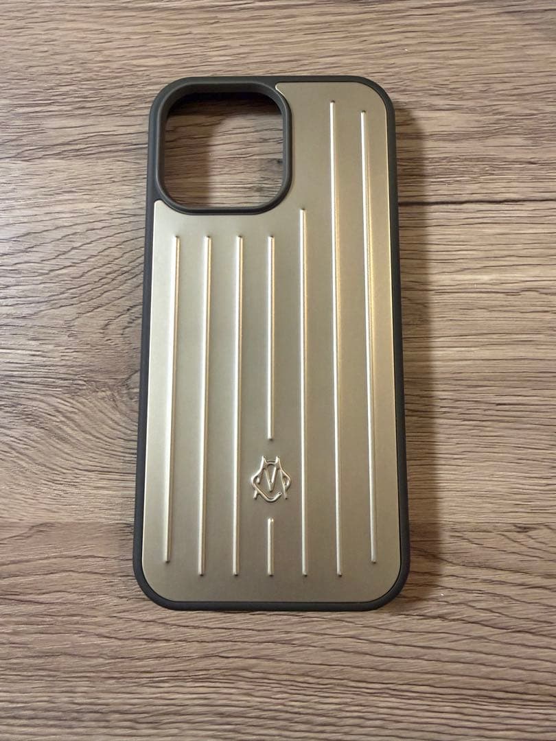 Rimowa iPhone 16 Pro Maxケース チタニウム