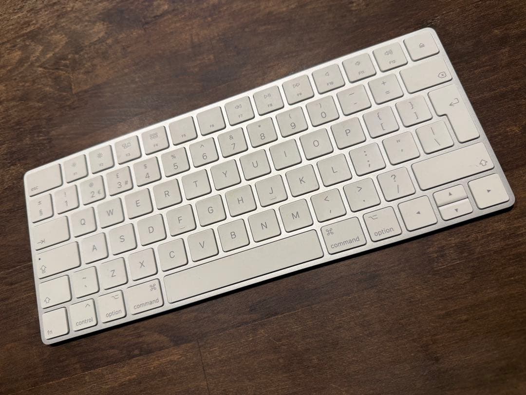 MagicKeyboard（UK） & MagicTrackpad2 セット販売